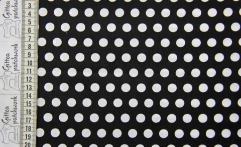 Et stykke tidlst patchworkstof fra Timeless Treasures. Det er et sort stof med store hvide prikker p