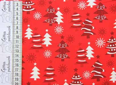 Kraftigt rdt patchwork julestof med hvide og rde juletrer p. Dette julestof er som et julelandskab